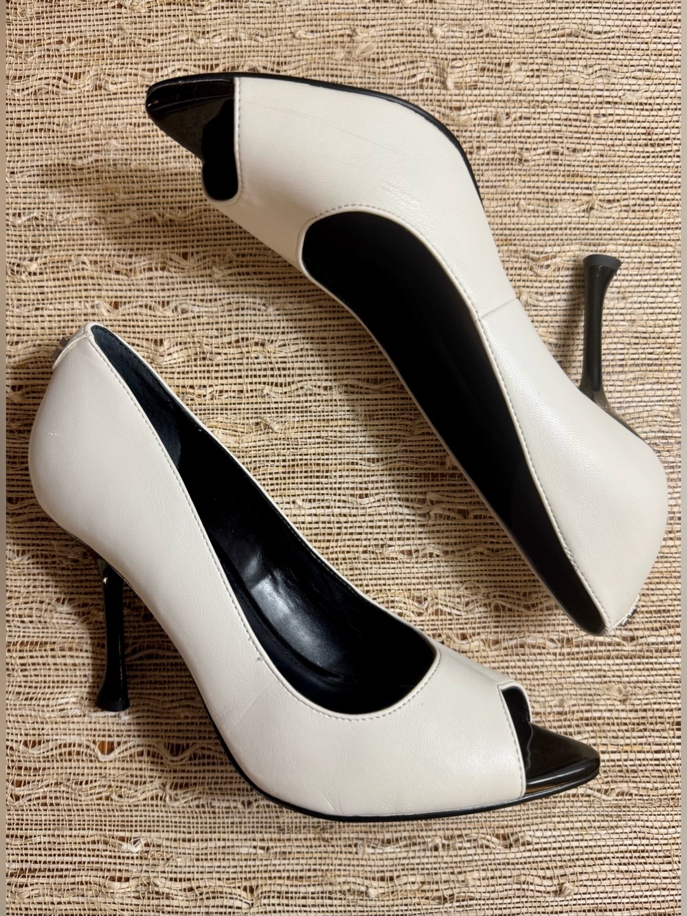 GUESS Peep Toe Stiletto Heels White with Black Patent Heels and Toe Points Sz 8 - Picture 4 of 16